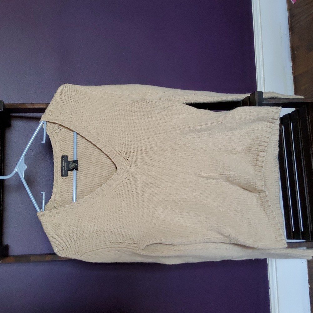 Banana Republic V-neck sweater cream